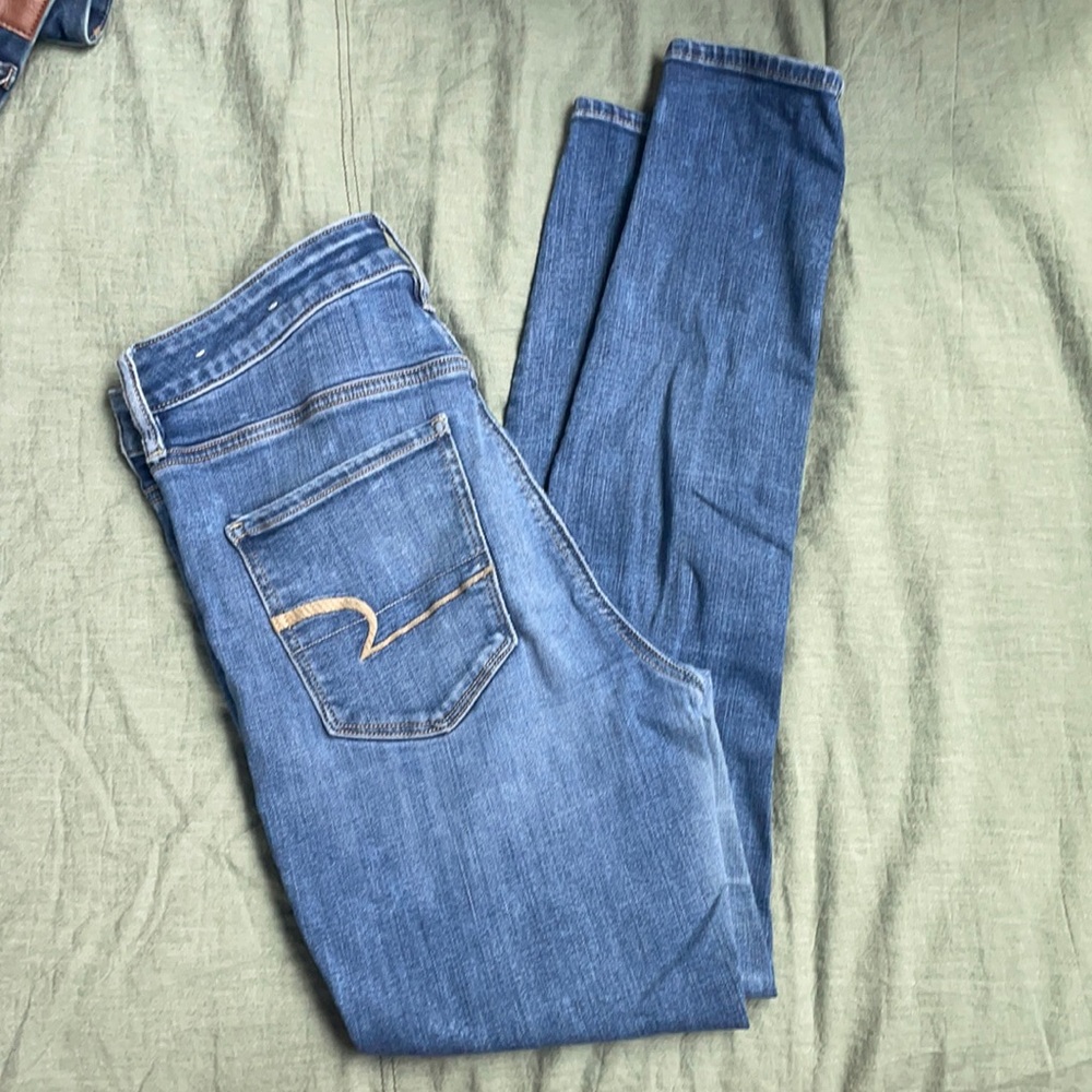 Light-wash American eagle jeans
